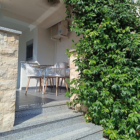 Apartmani Emilio Novalja Exteriör bild
