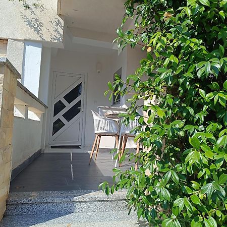 Apartmani Emilio Novalja Exteriör bild