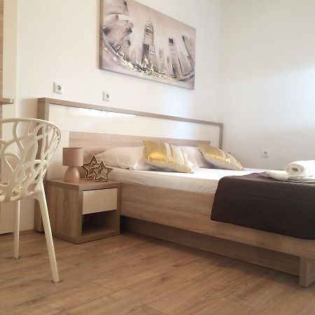 Apartmani Emilio Novalja Exteriör bild