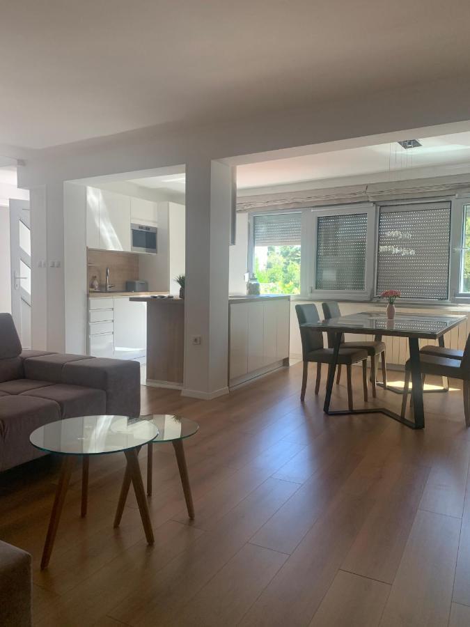Apartmani Emilio Novalja Exteriör bild