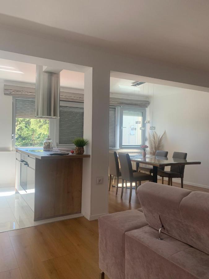 Apartmani Emilio Novalja Exteriör bild