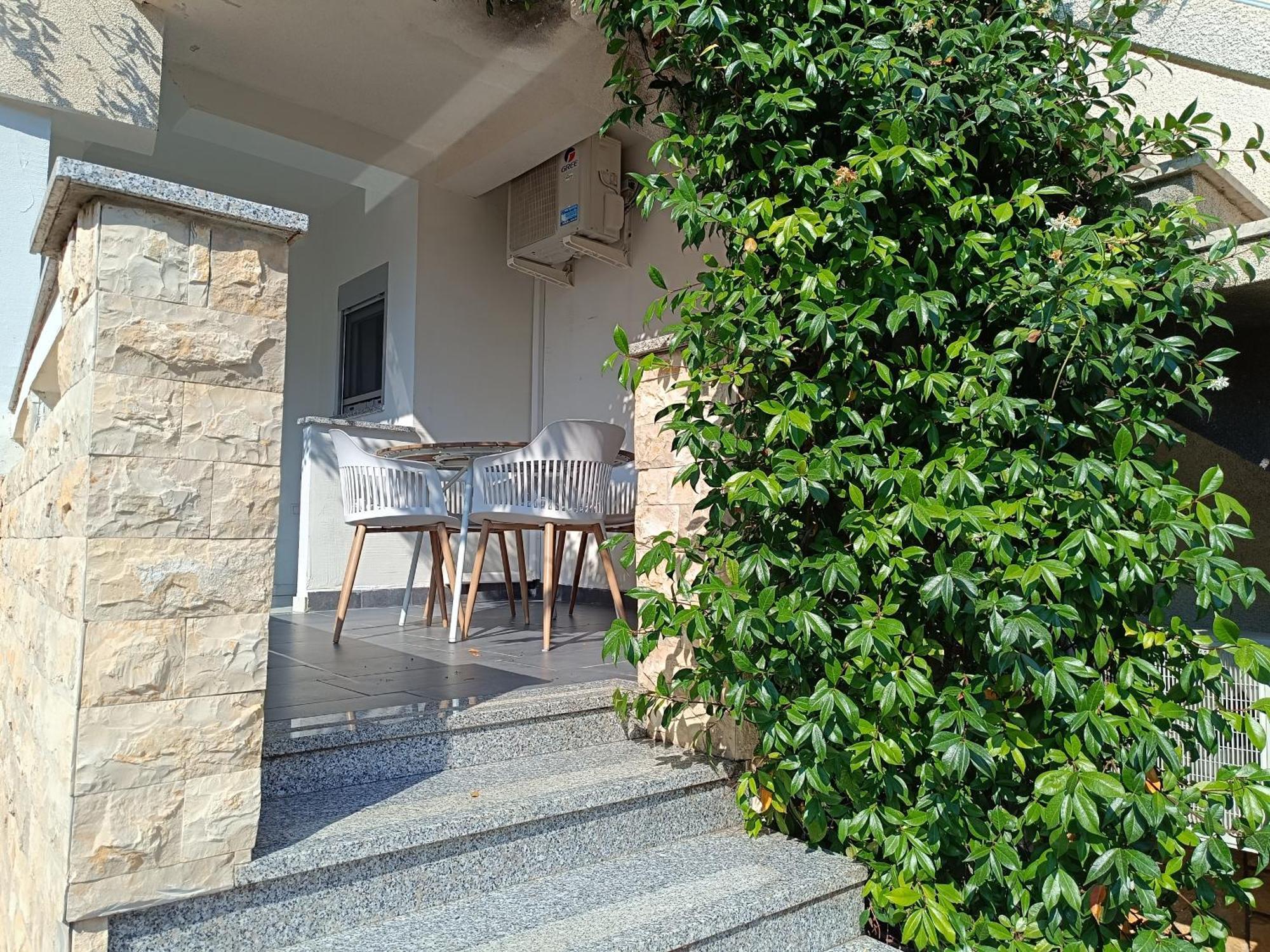 Apartmani Emilio Novalja Exteriör bild