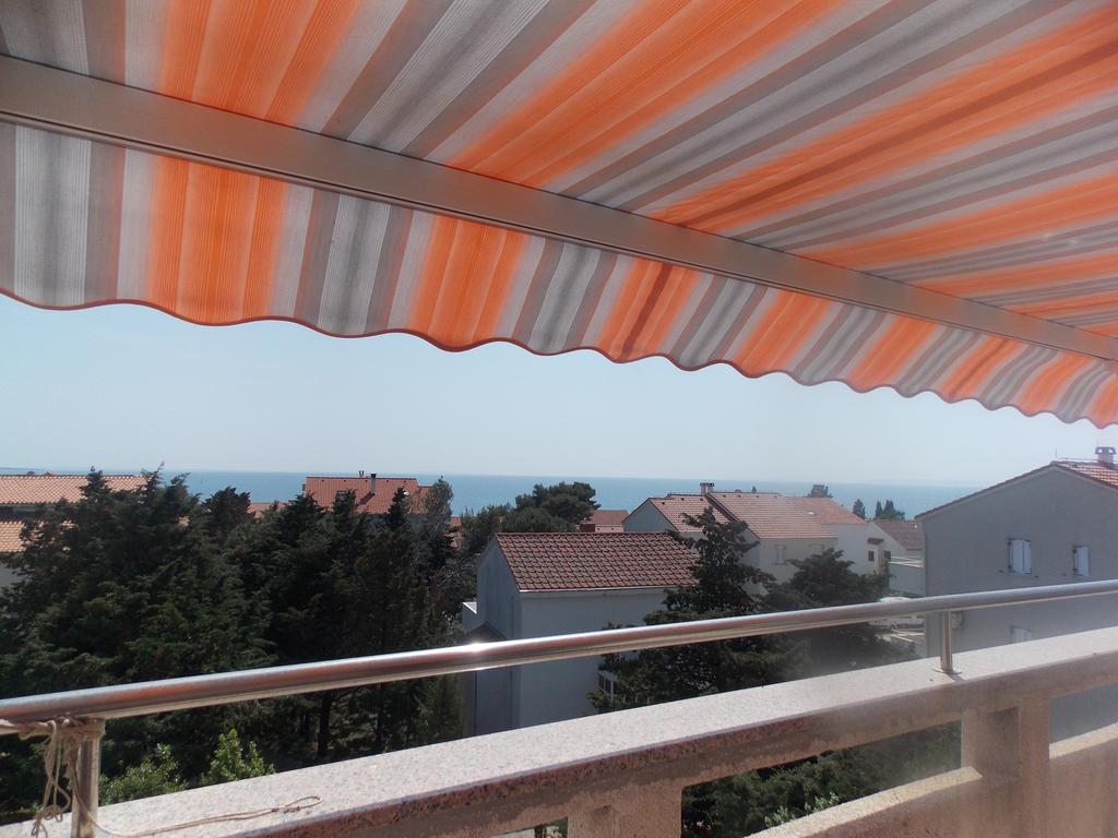 Apartmani Emilio Novalja Rum bild