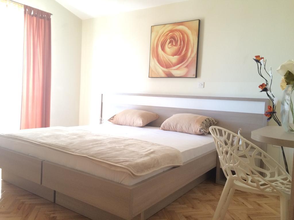 Apartmani Emilio Novalja Rum bild