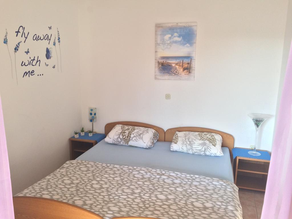 Apartmani Emilio Novalja Exteriör bild