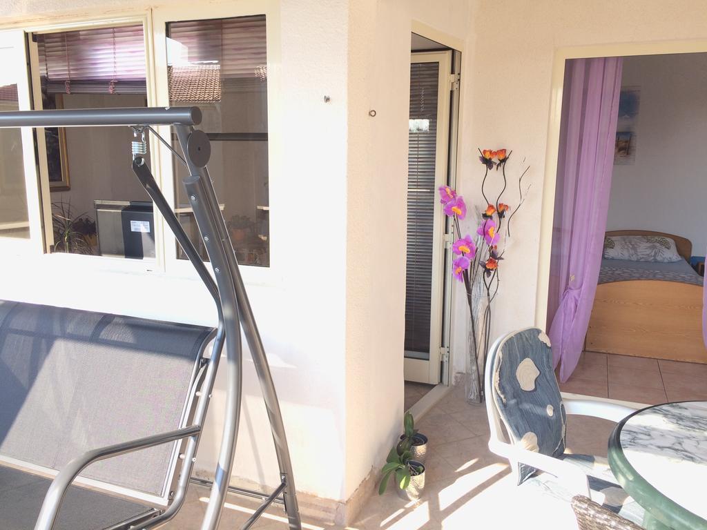 Apartmani Emilio Novalja Exteriör bild