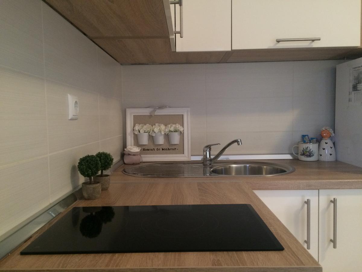 Apartmani Emilio Novalja Exteriör bild