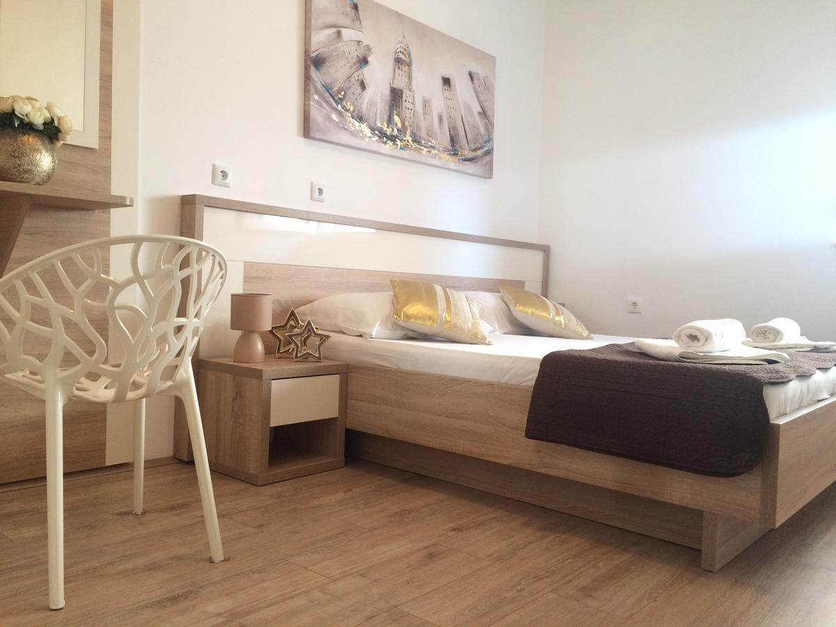 Apartmani Emilio Novalja Exteriör bild