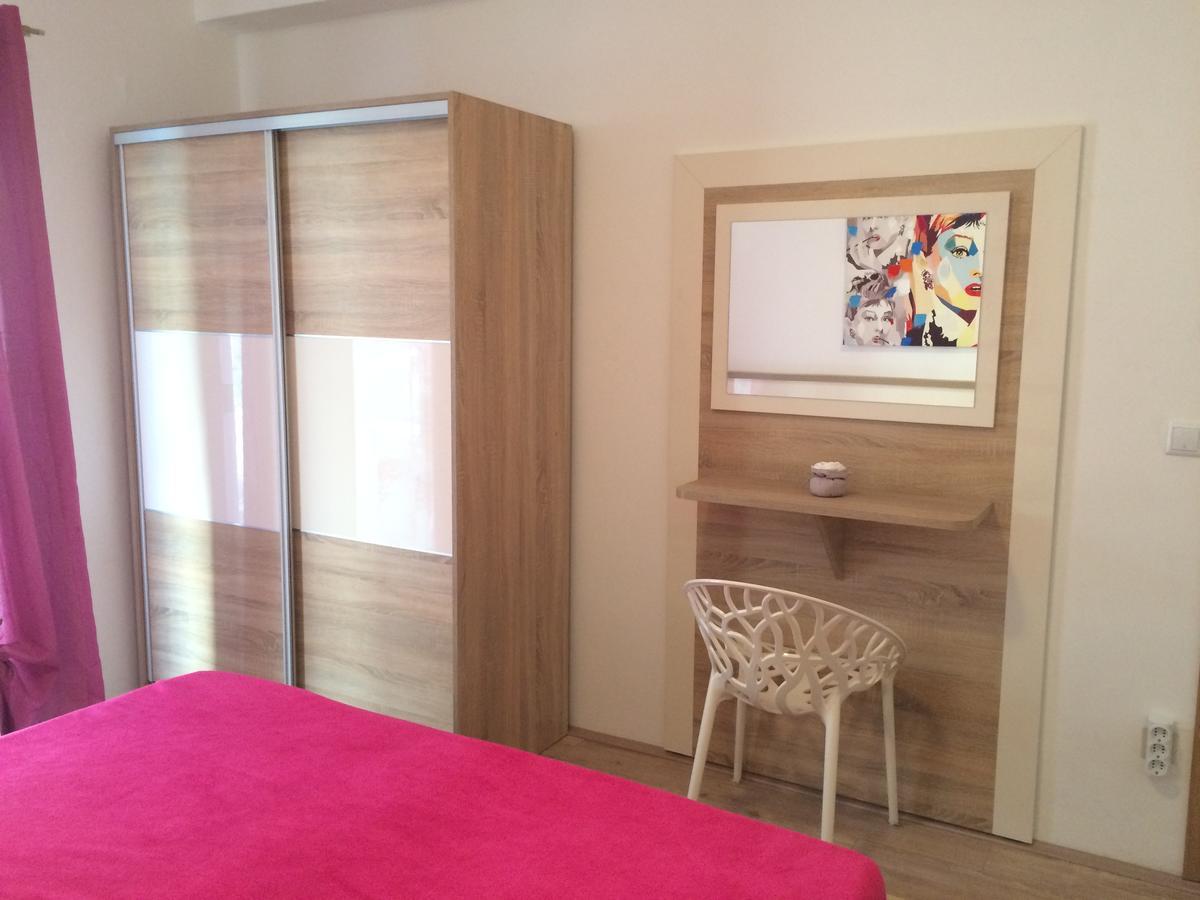 Apartmani Emilio Novalja Exteriör bild