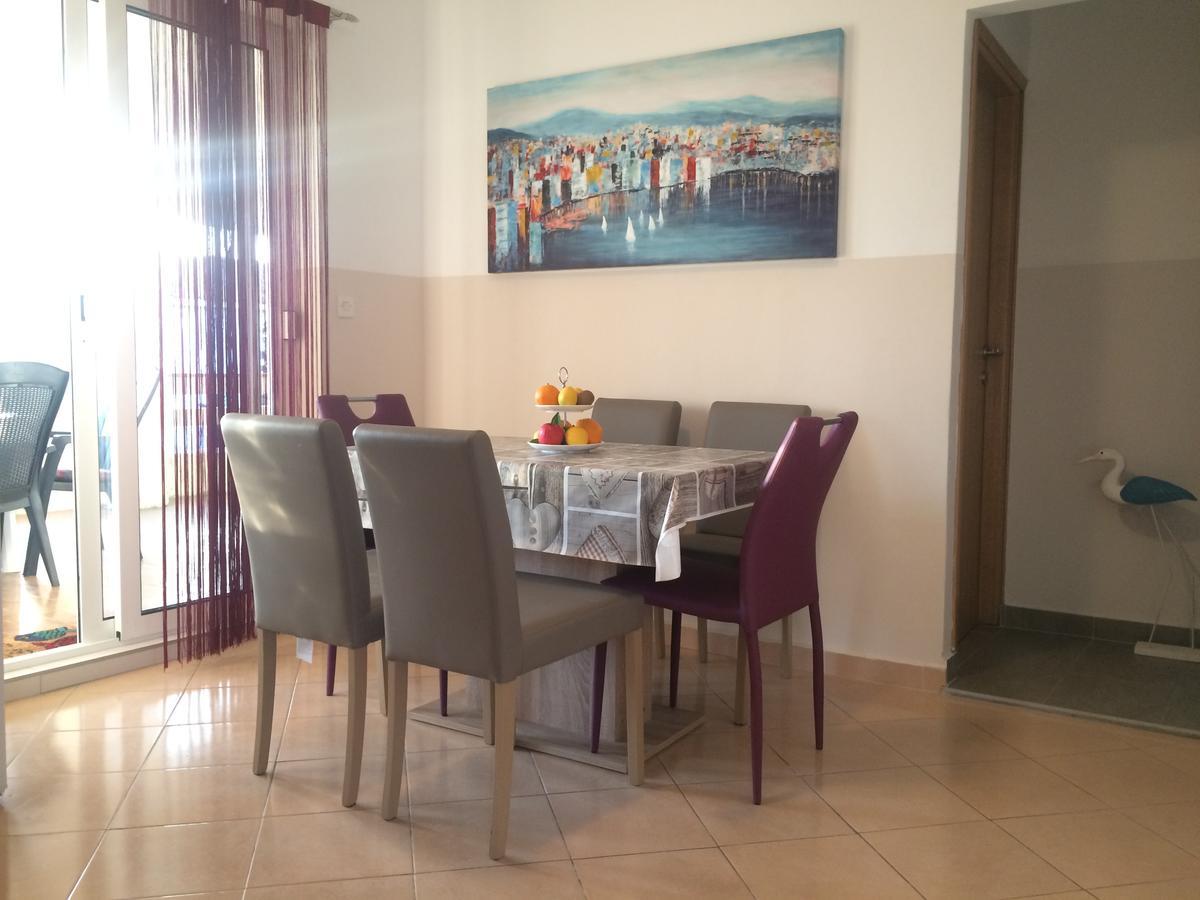 Apartmani Emilio Novalja Exteriör bild