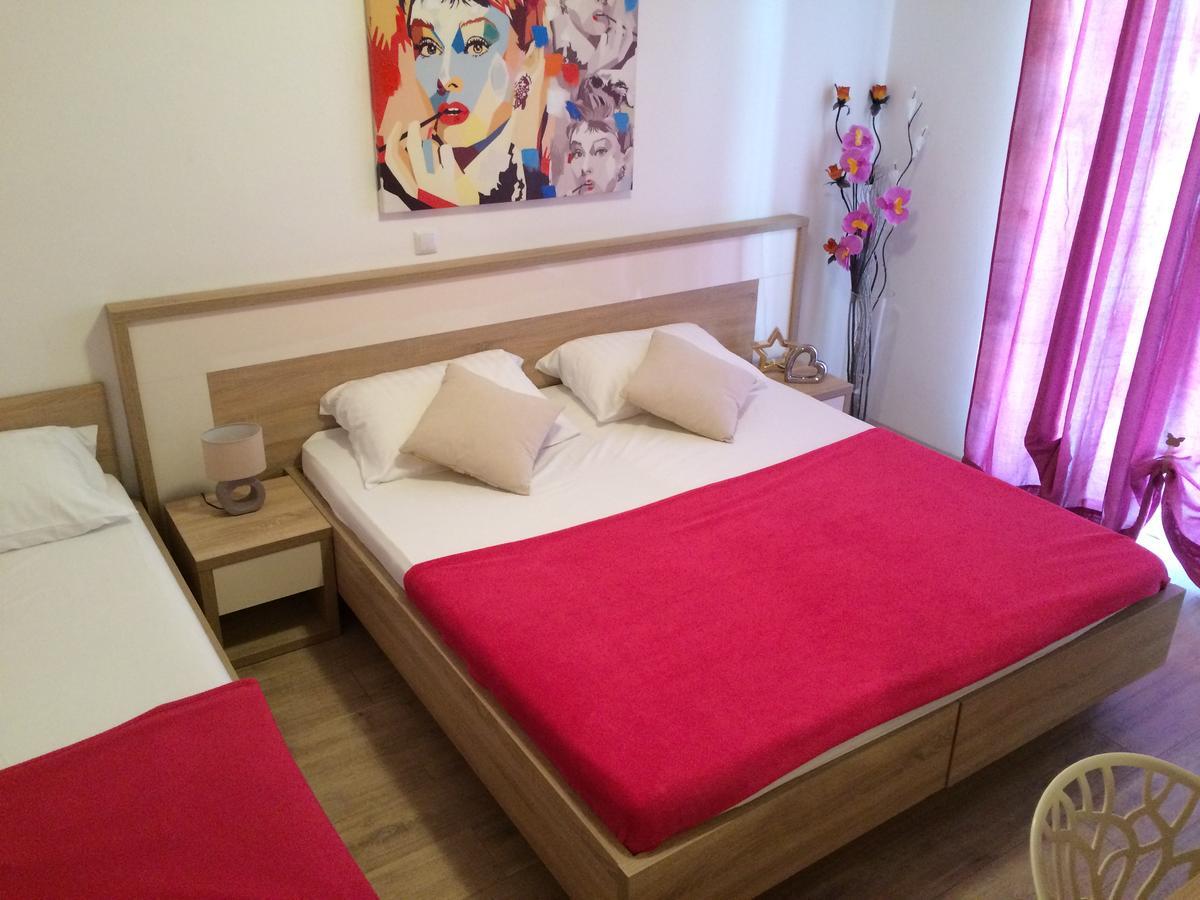 Apartmani Emilio Novalja Exteriör bild