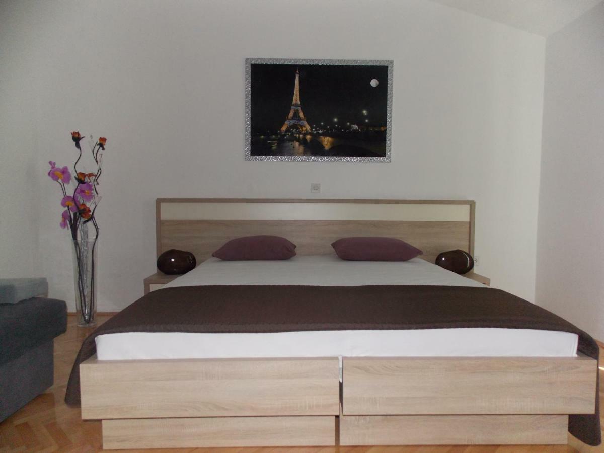 Apartmani Emilio Novalja Rum bild