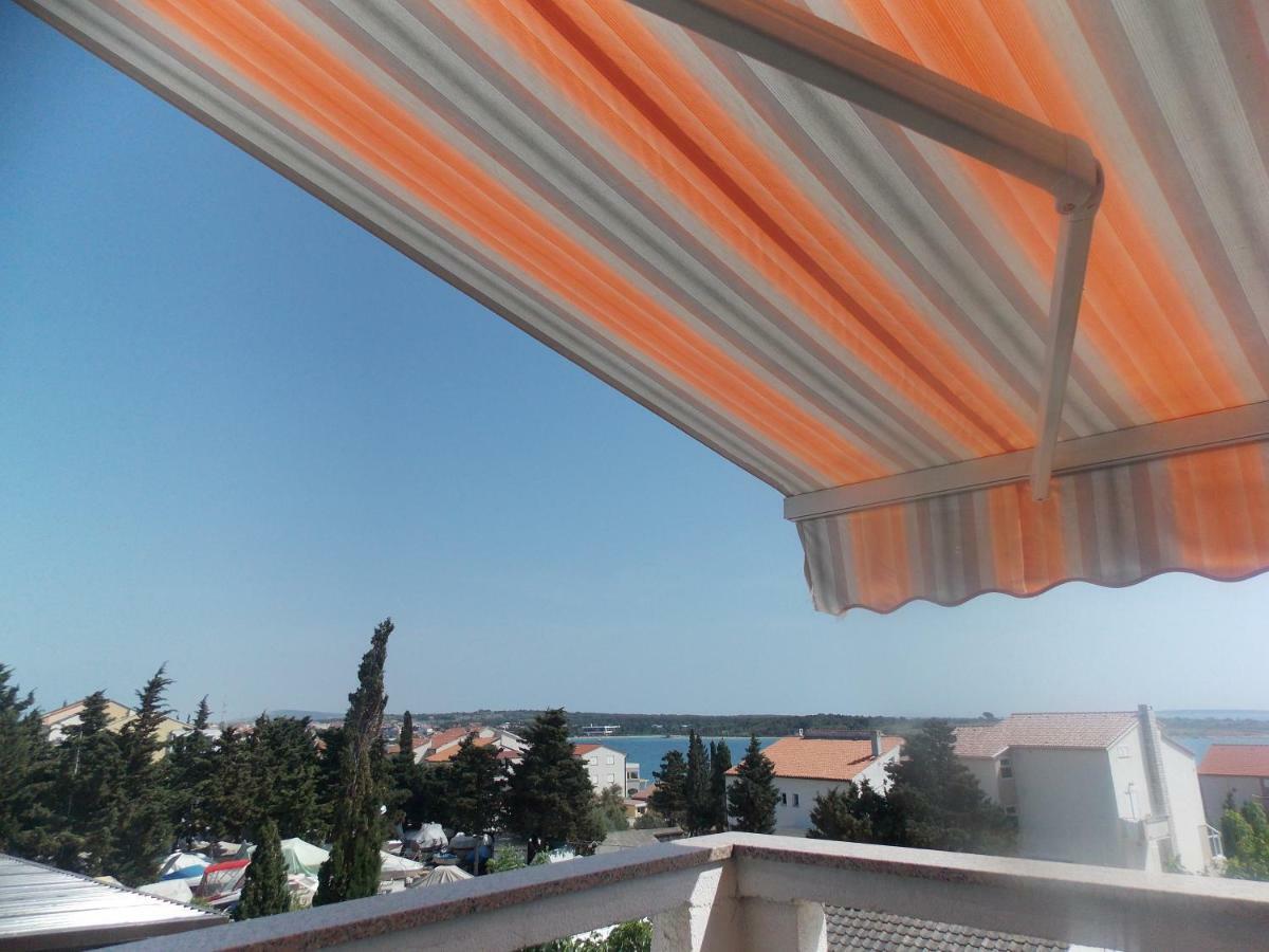 Apartmani Emilio Novalja Rum bild
