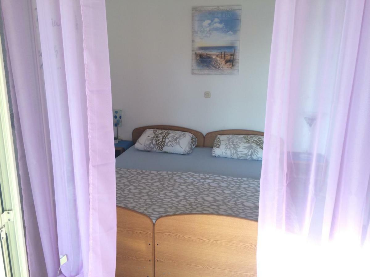 Apartmani Emilio Novalja Exteriör bild