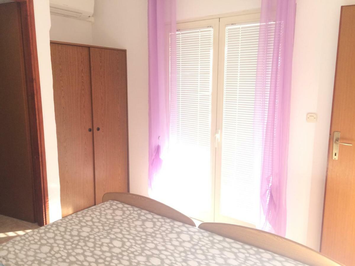 Apartmani Emilio Novalja Exteriör bild