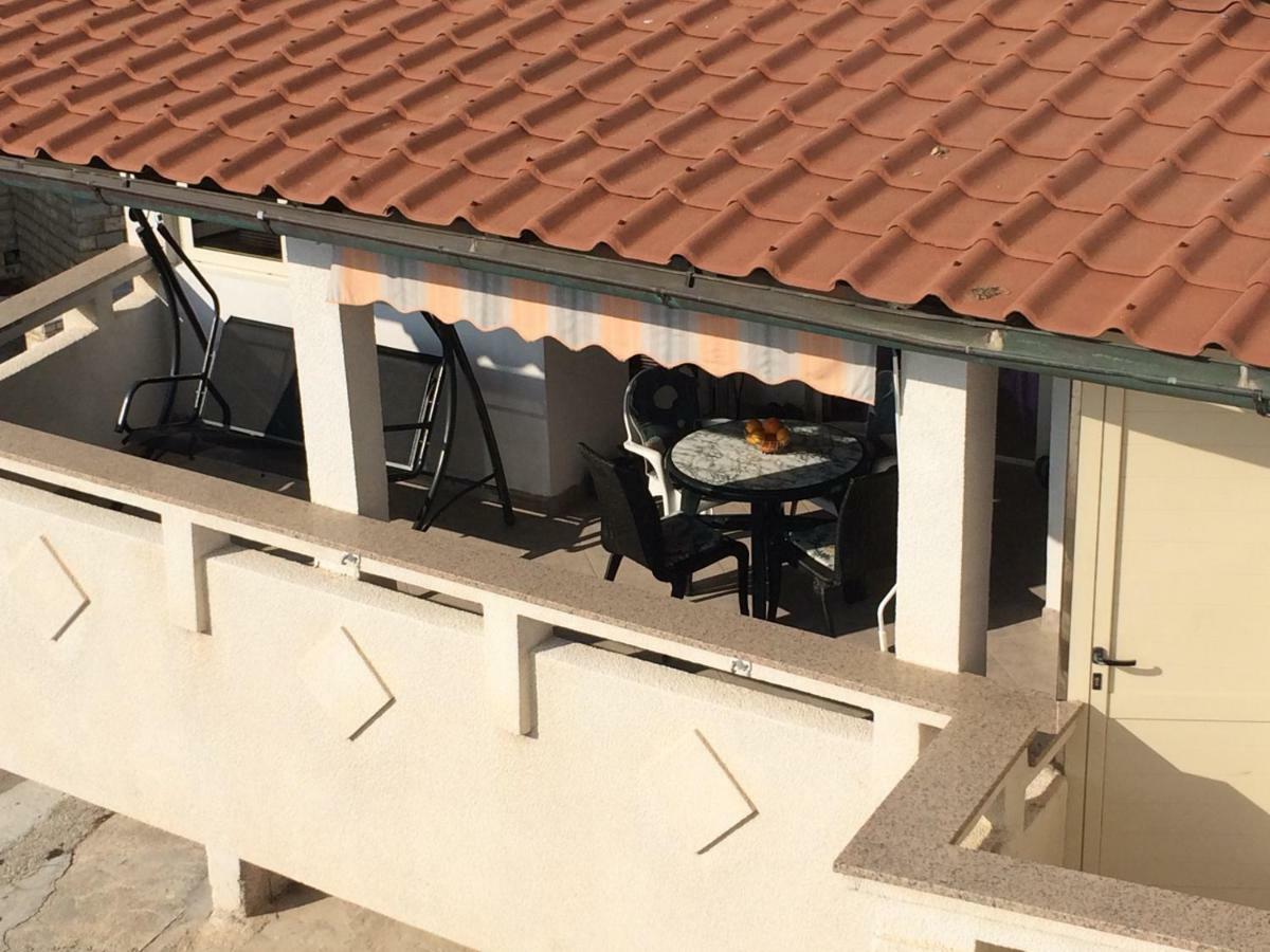 Apartmani Emilio Novalja Rum bild