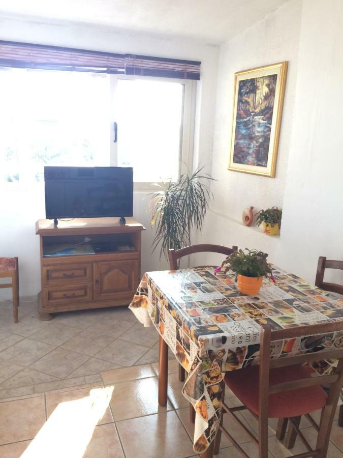 Apartmani Emilio Novalja Rum bild