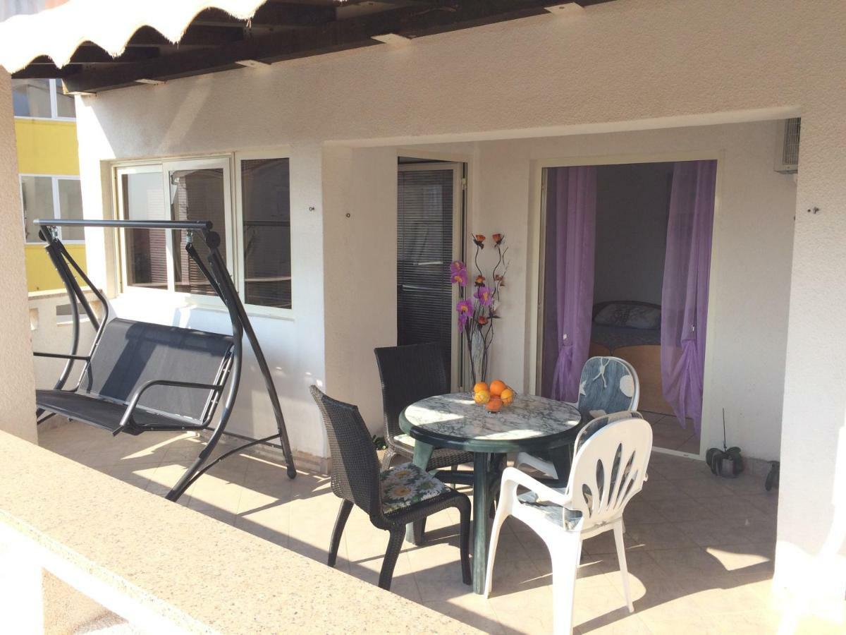 Apartmani Emilio Novalja Rum bild