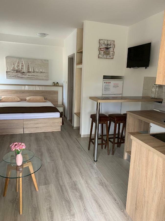 Apartmani Emilio Novalja Exteriör bild