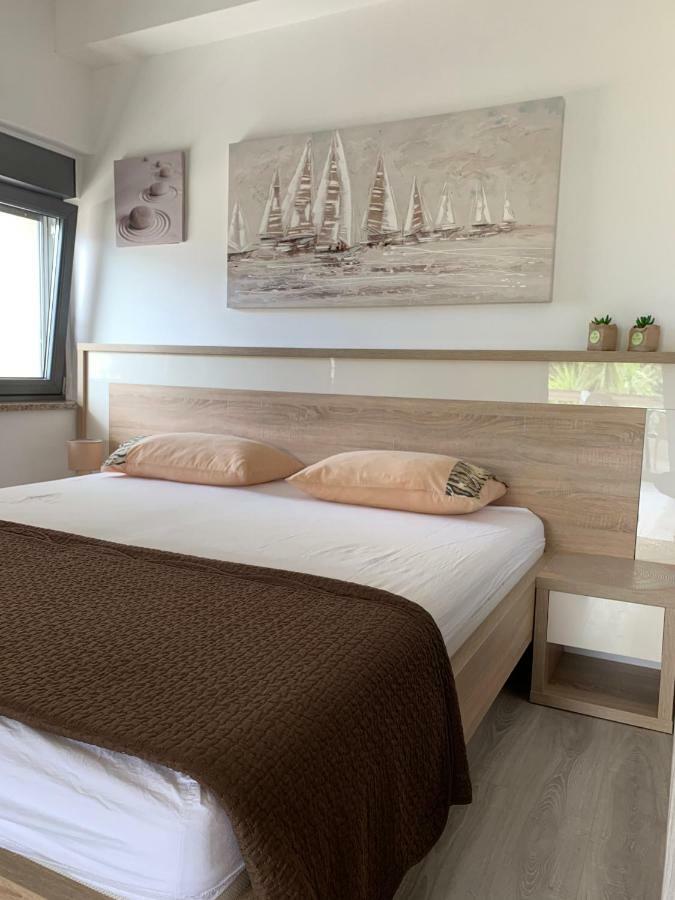 Apartmani Emilio Novalja Exteriör bild