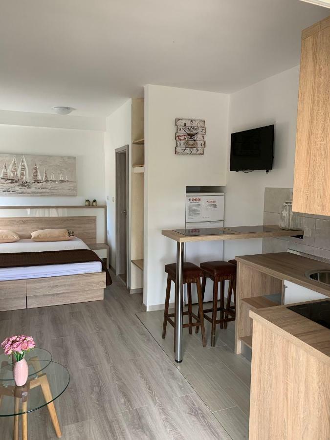 Apartmani Emilio Novalja Exteriör bild